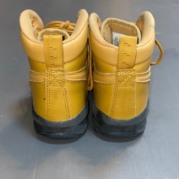 Nike Manoa LTR Kids Boots in Wheat size 12C - Picture 4 of 8